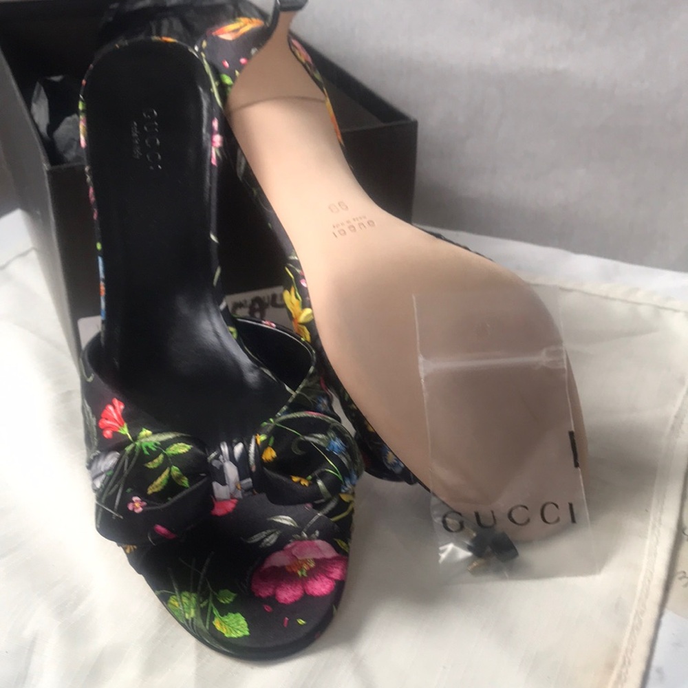 Authentic Gucci Women's Silk Black Floral Heels / Kitten NIB 9B